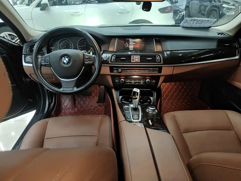 BMW 5 Series — миниатюра 10