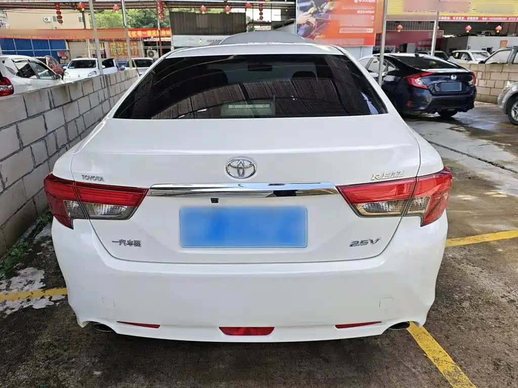 Toyota Reiz — миниатюра 6