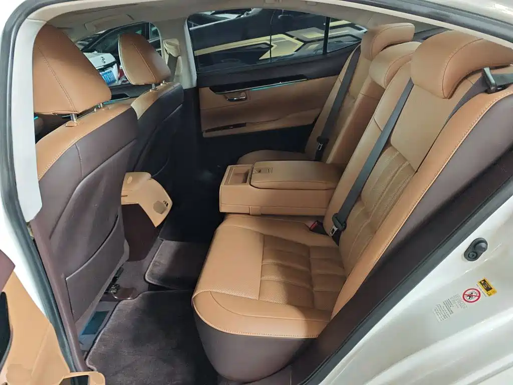 Lexus ES — миниатюра 17