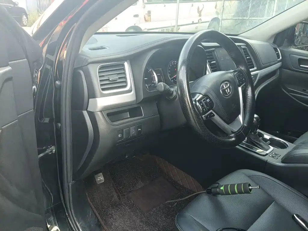 Toyota Highlander — миниатюра 17