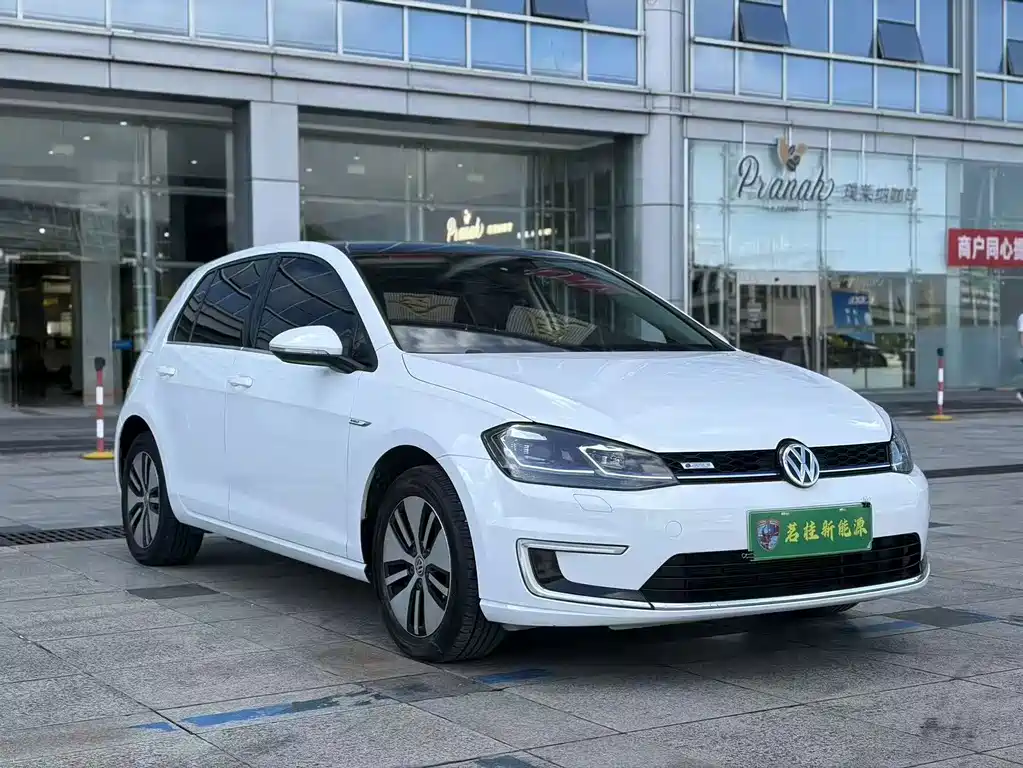 Volkswagen Golf EV — миниатюра 3