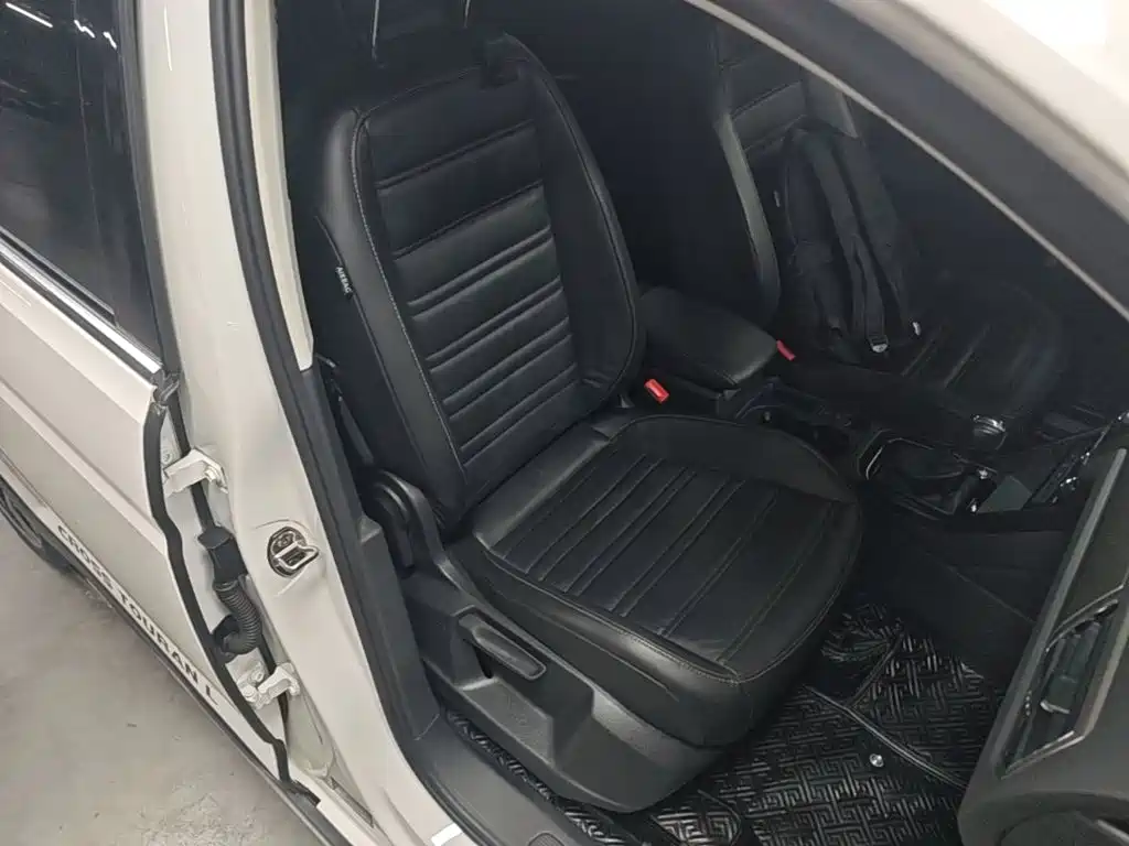 Volkswagen Touran — миниатюра 25