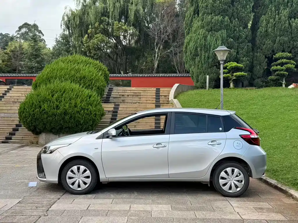 Toyota Yaris L — миниатюра 8