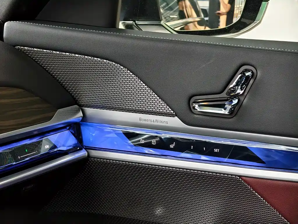 BMW i7 — миниатюра 8