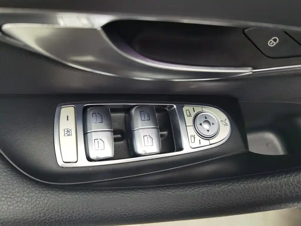 Mercedes-Benz E-Class New Energy — миниатюра 9