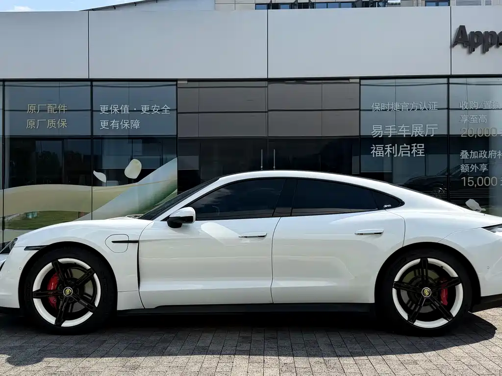 Porsche Taycan — миниатюра 4