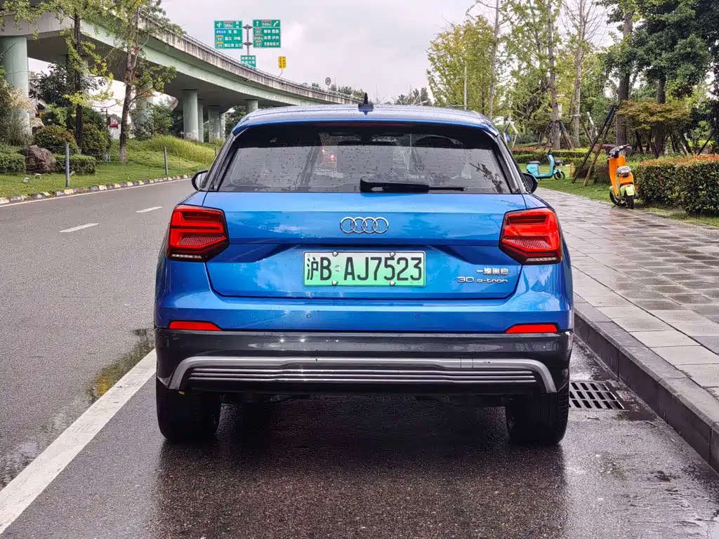 Audi Q2L e-tron — миниатюра 5