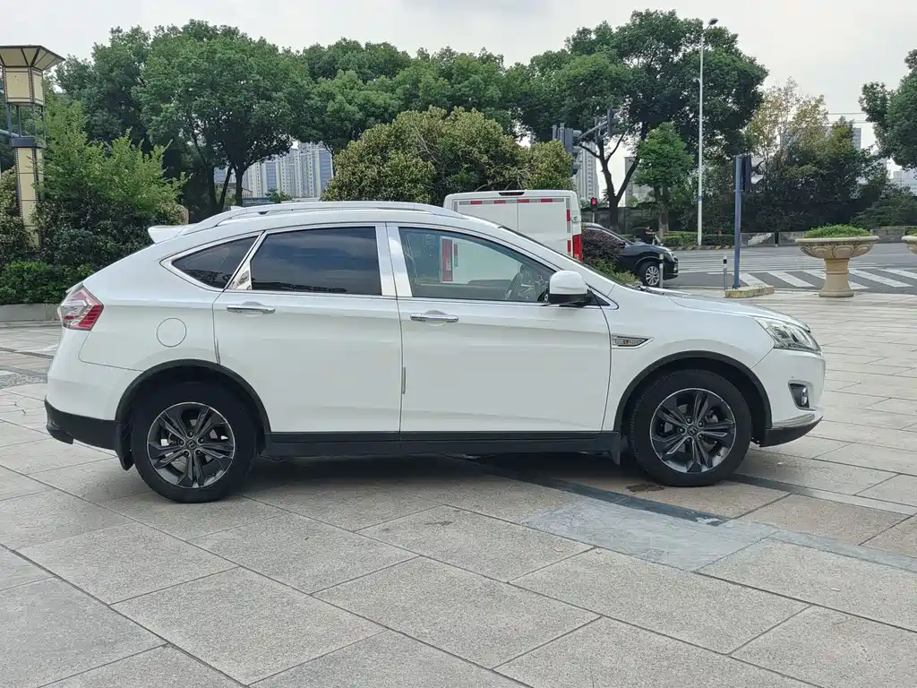 Luxgen U6 TURBO — миниатюра 7