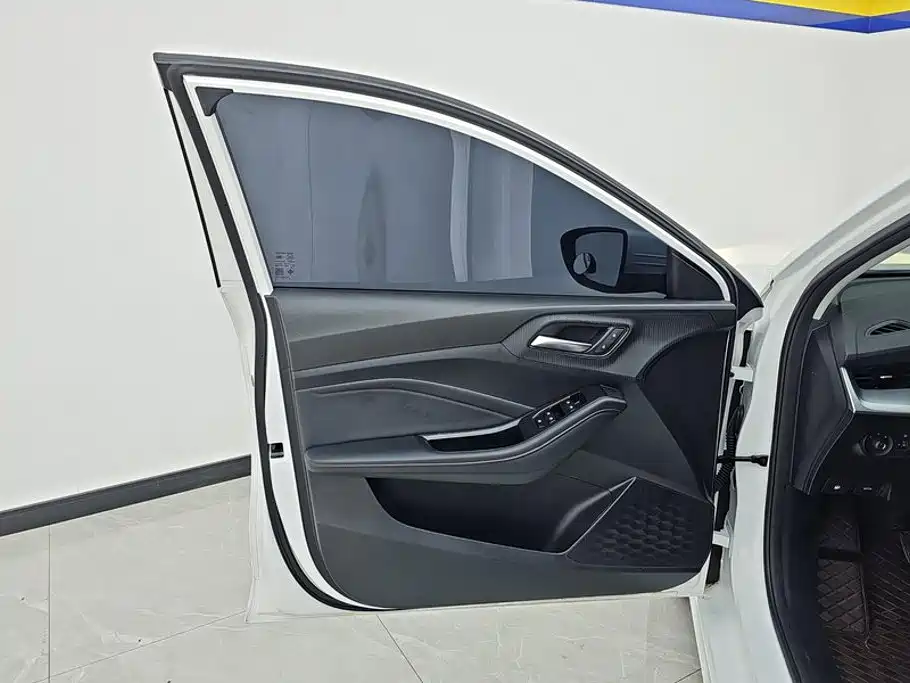 MG MG5 — миниатюра 7