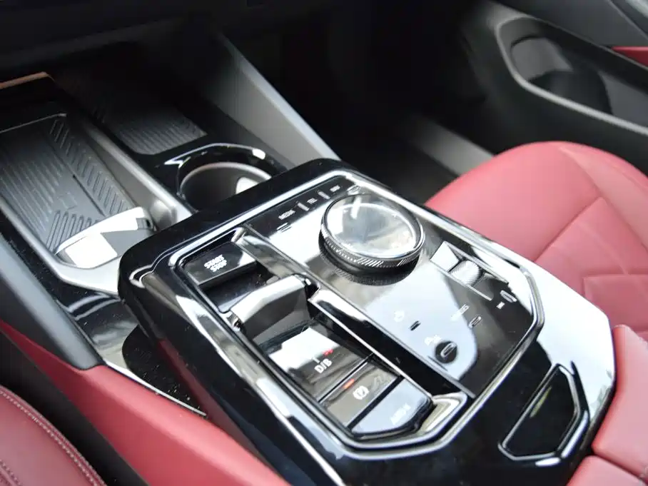 BMW i5 — миниатюра 10