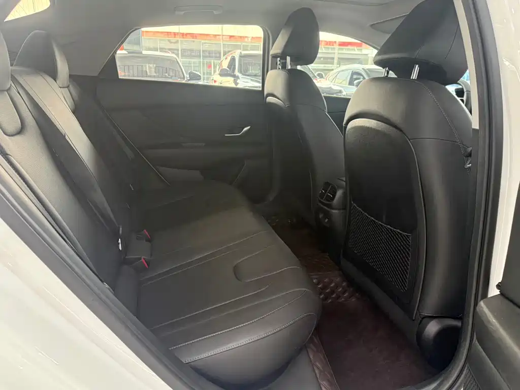 Hyundai Elantra — миниатюра 8