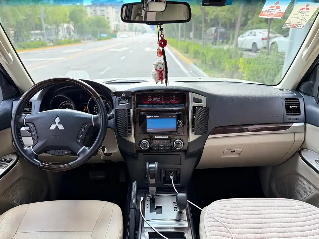 Mitsubishi Pajero (Import) — миниатюра 6