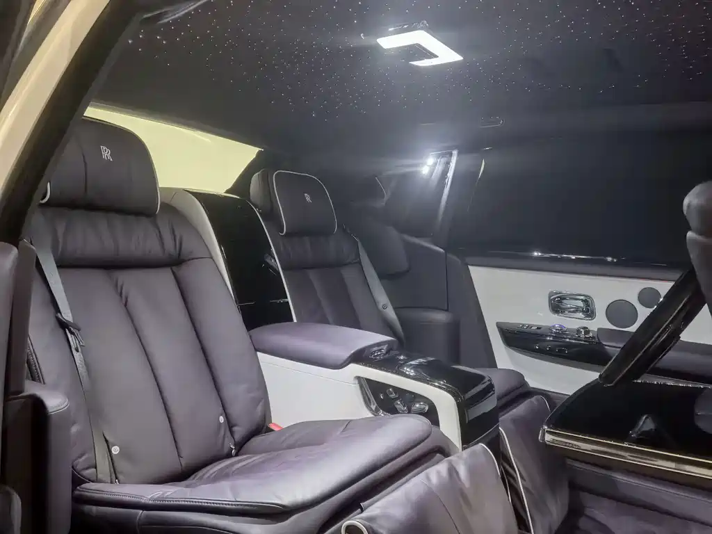Rolls-Royce Phantom — миниатюра 8