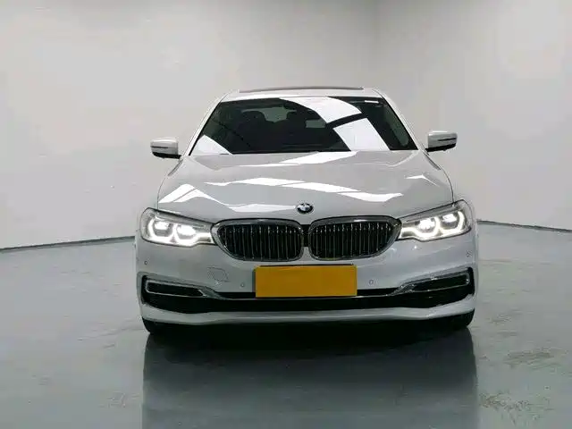 BMW 5 Series — миниатюра 2