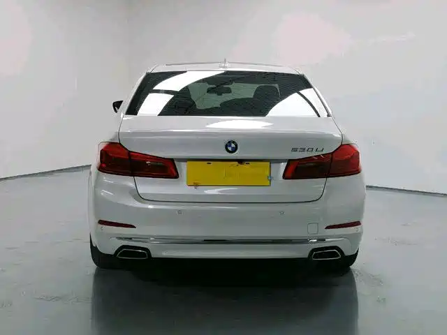 BMW 5 Series — миниатюра 7
