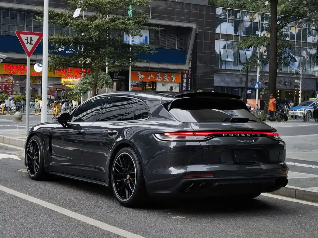 PORSCHE PANAMERA