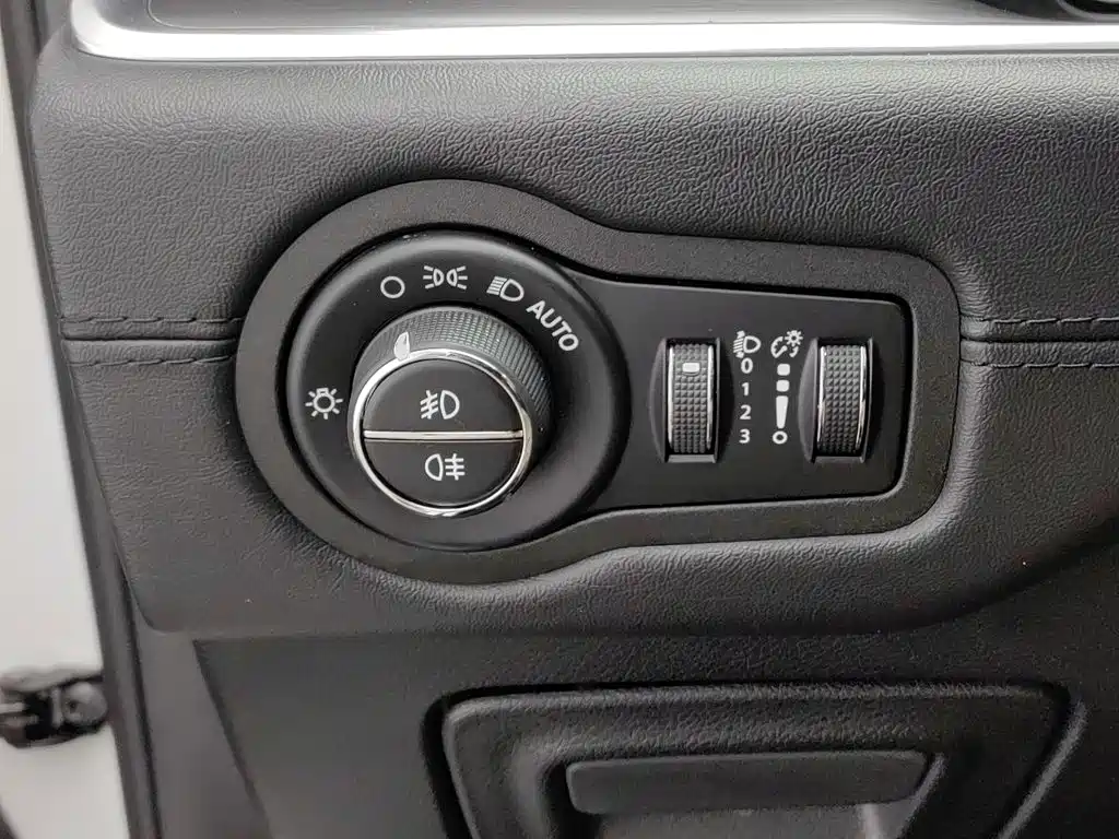 Jeep Grand Commander — миниатюра 21