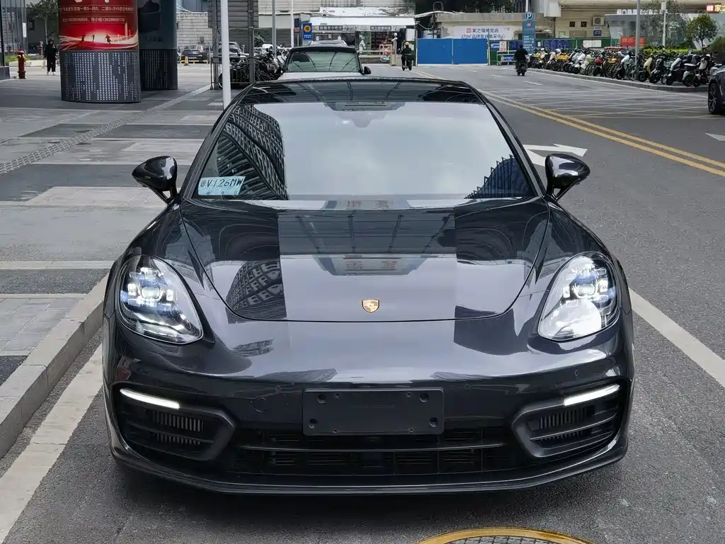 PORSCHE PANAMERA