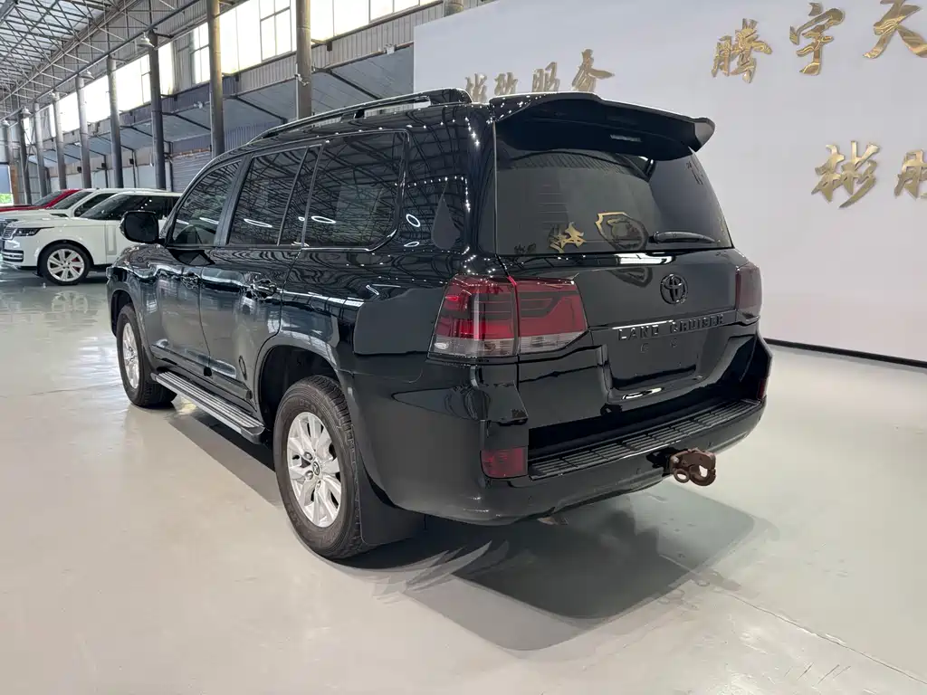 Toyota Land Cruiser — миниатюра 4