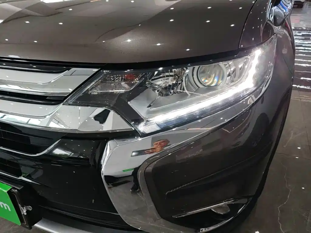 Mitsubishi Outlander — миниатюра 24