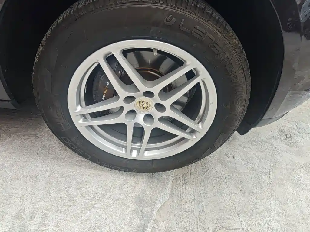Porsche Macan — миниатюра 8