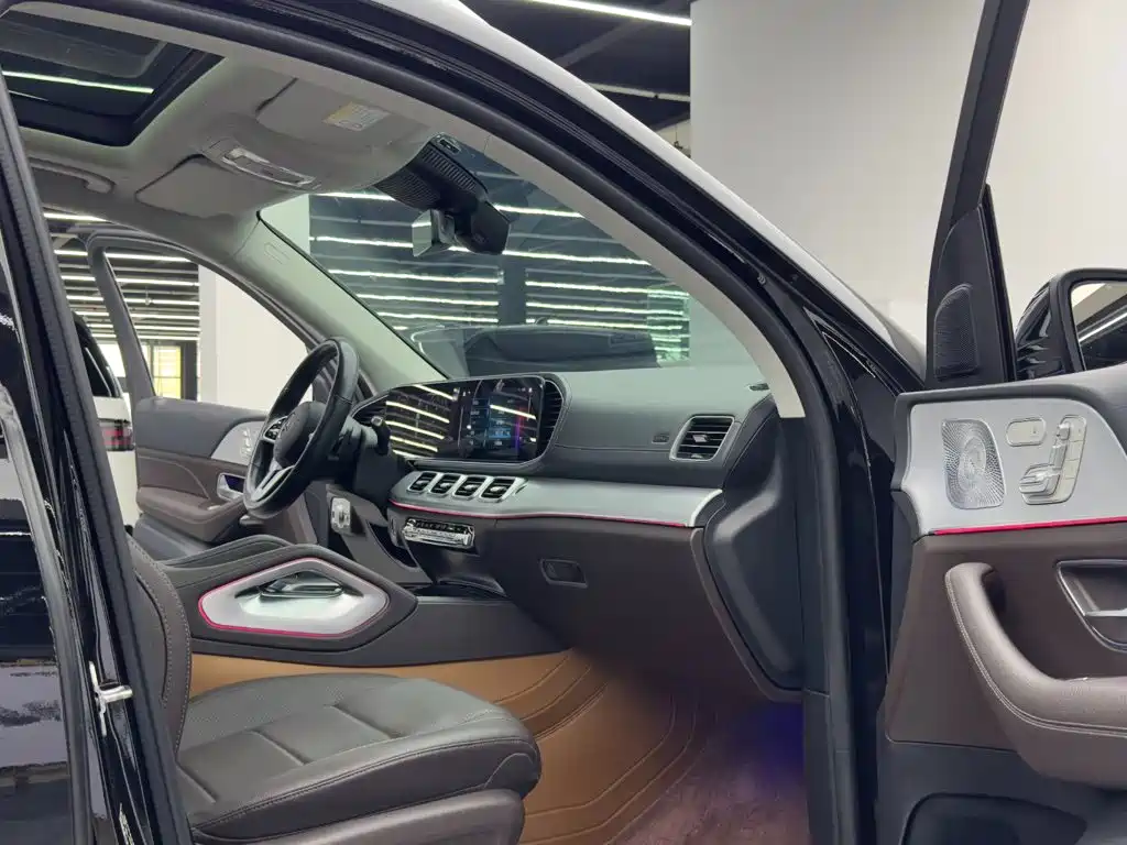 Mercedes-Benz GLS — миниатюра 10
