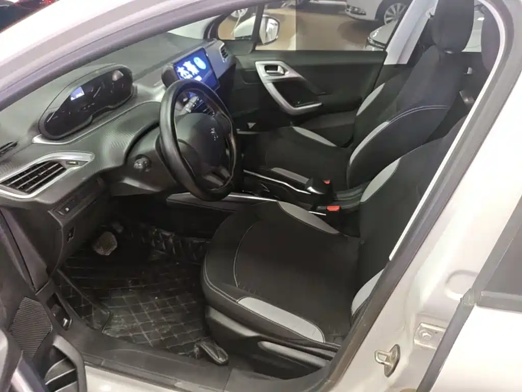 Peugeot 2008 — миниатюра 15