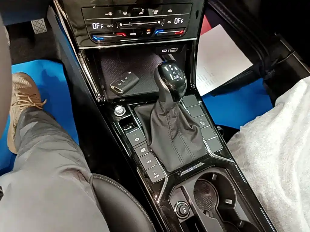 Volkswagen Passat PHEV — миниатюра 14