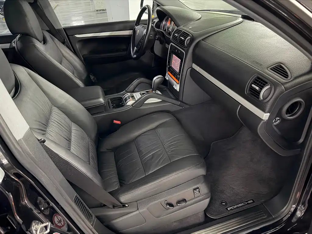 Porsche Cayenne — миниатюра 14