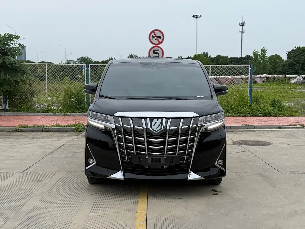 Toyota Alphard — миниатюра 2