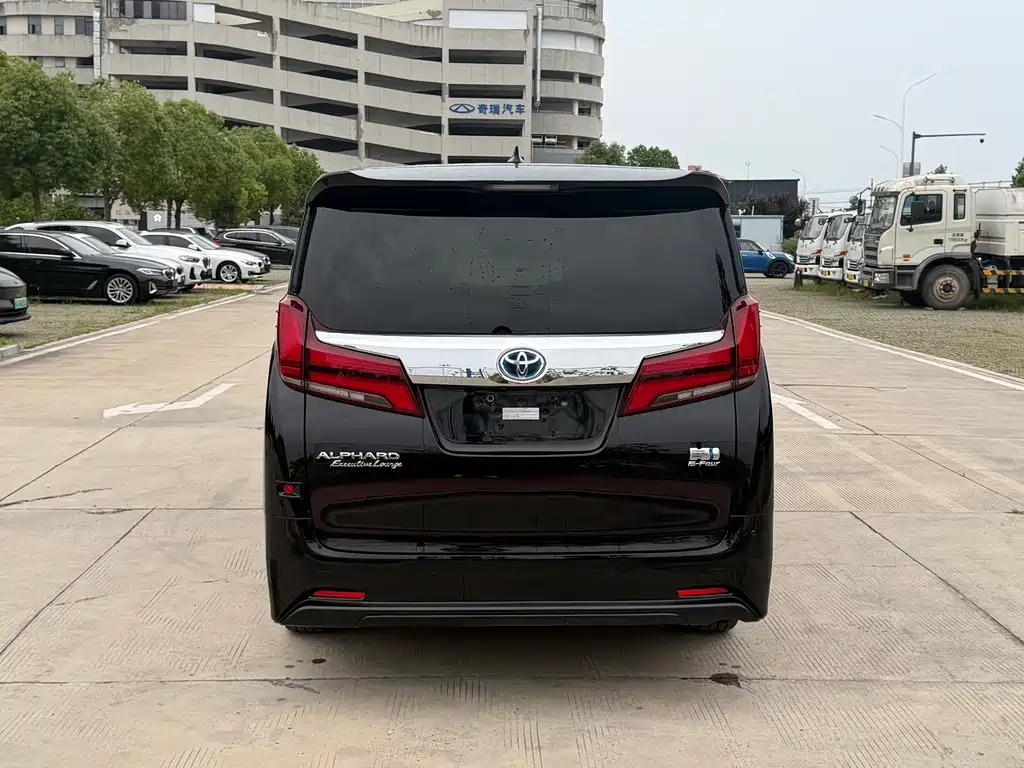 Toyota Alphard — миниатюра 6