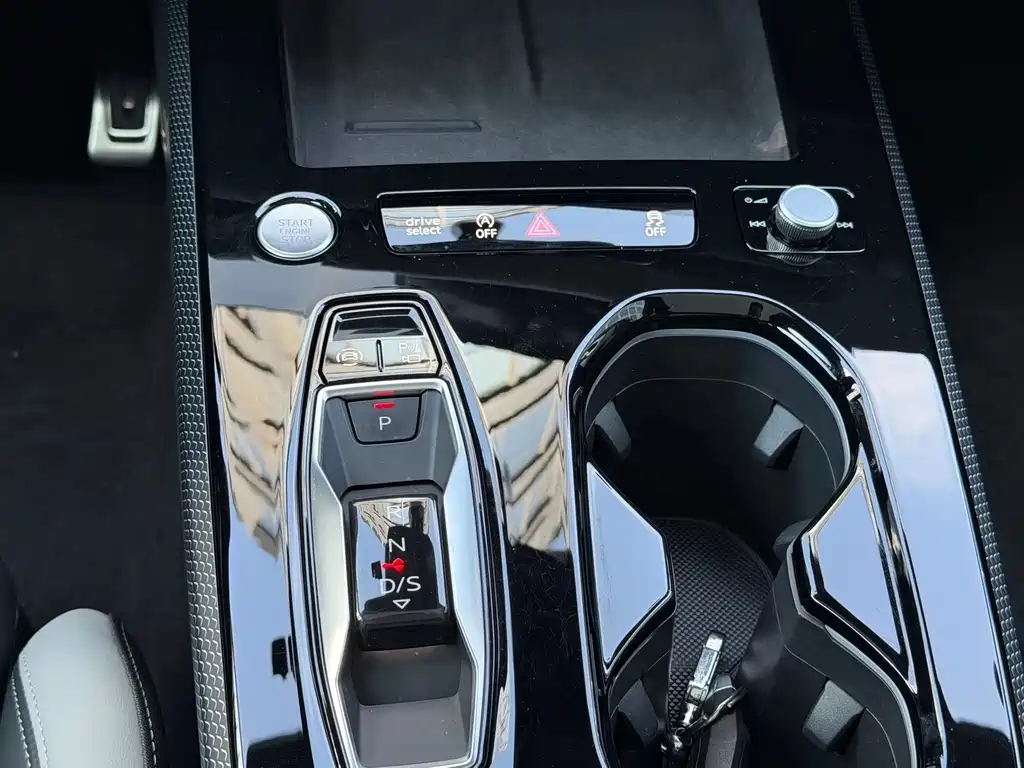 Audi A5L — миниатюра 9