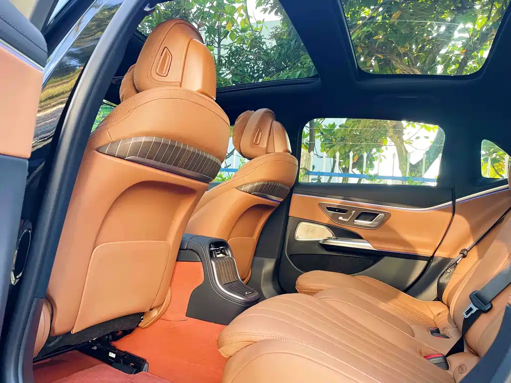Mercedes-Benz E-Class — миниатюра 11