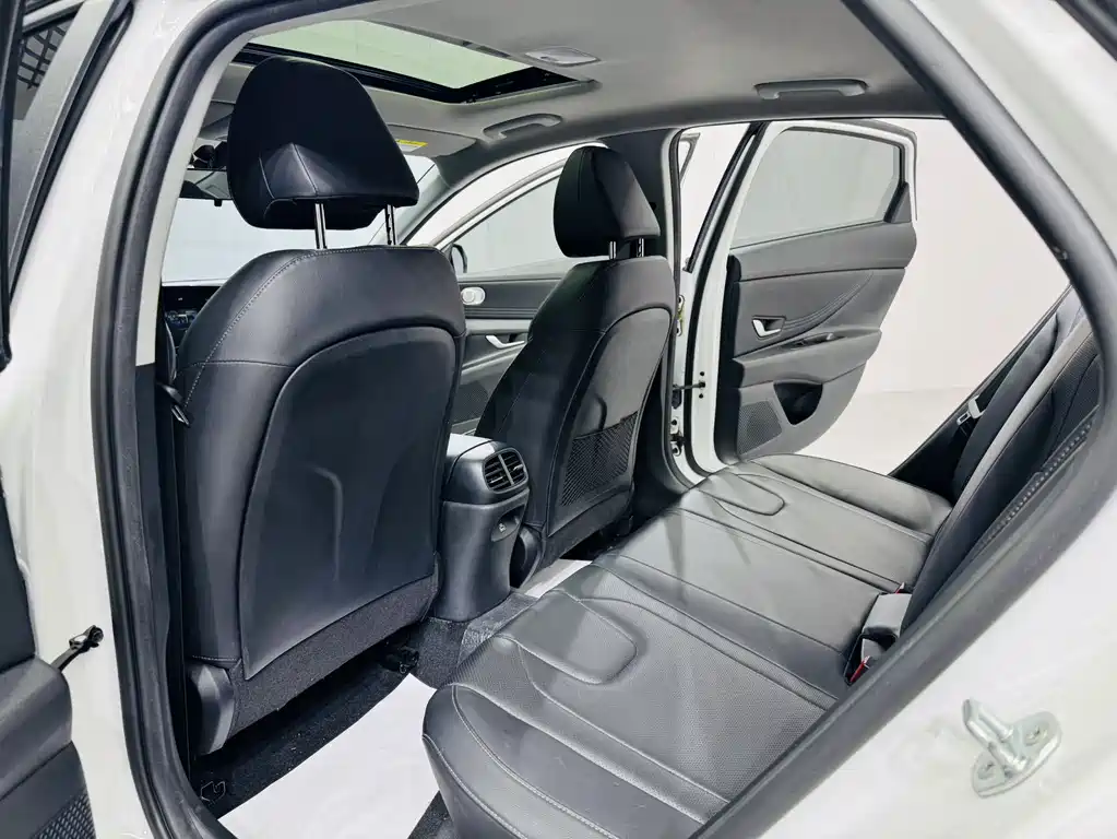 Hyundai Elantra — миниатюра 13
