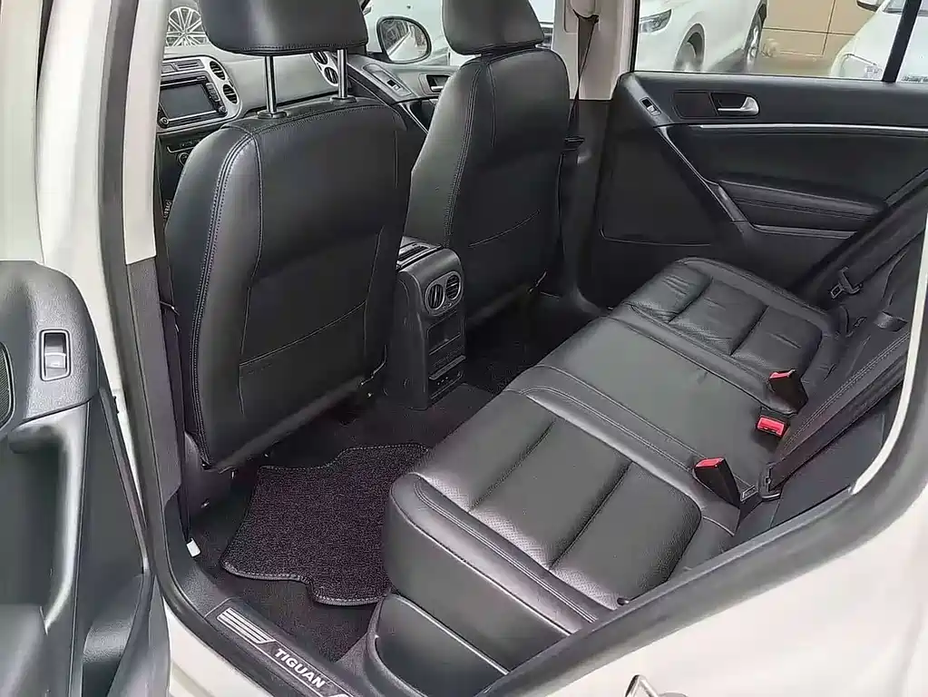 Volkswagen Tiguan 2015 1.8TSI AT Luxury