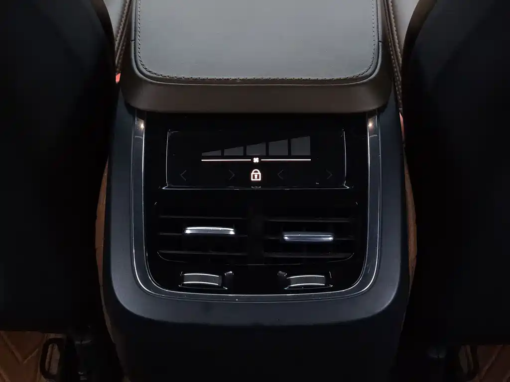 Volvo XC90 — миниатюра 13