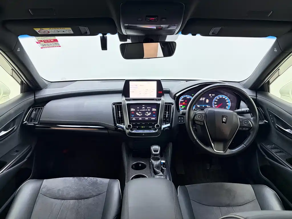 Toyota Crown (Import) — миниатюра 10