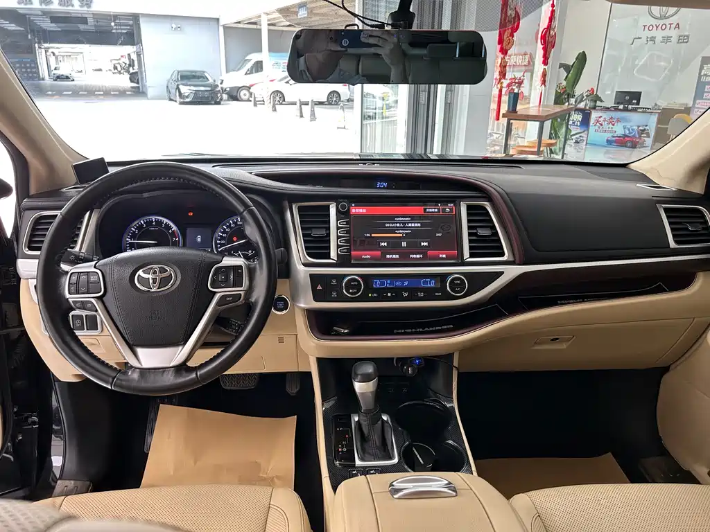 Toyota Highlander 2015 2.0T Luxury 7 мест
