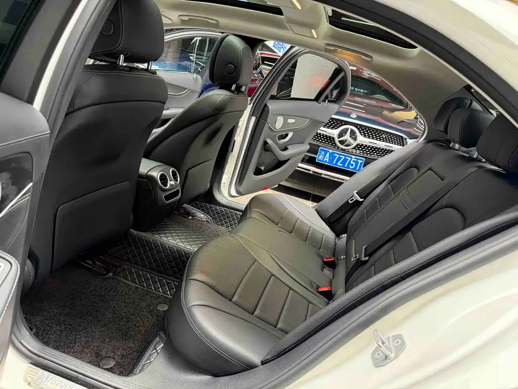 Mercedes-Benz C-Class — миниатюра 13