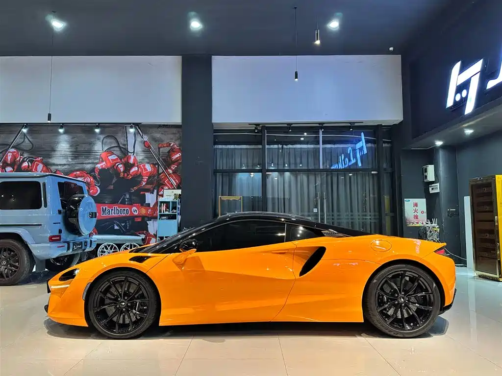 McLaren Artura 2023 3.0T Hybrid