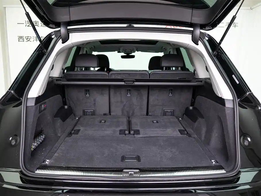 Audi Q7 2023 55 TFSI quattro S line Sport