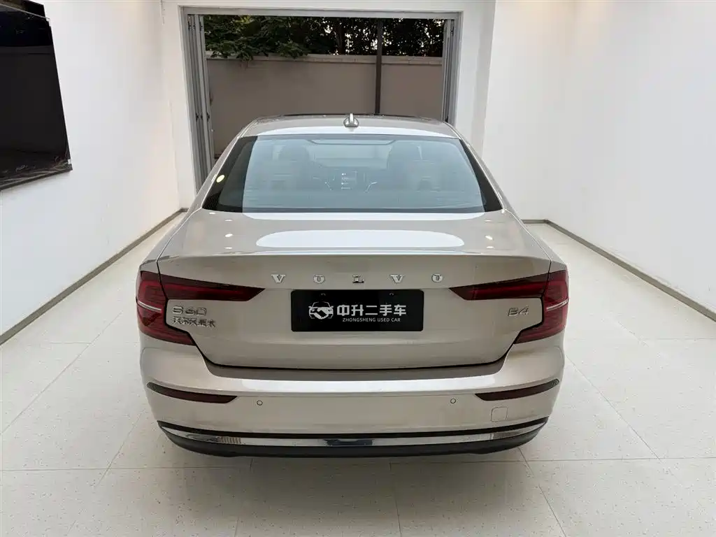 Volvo S60 2025 B4 Luxury