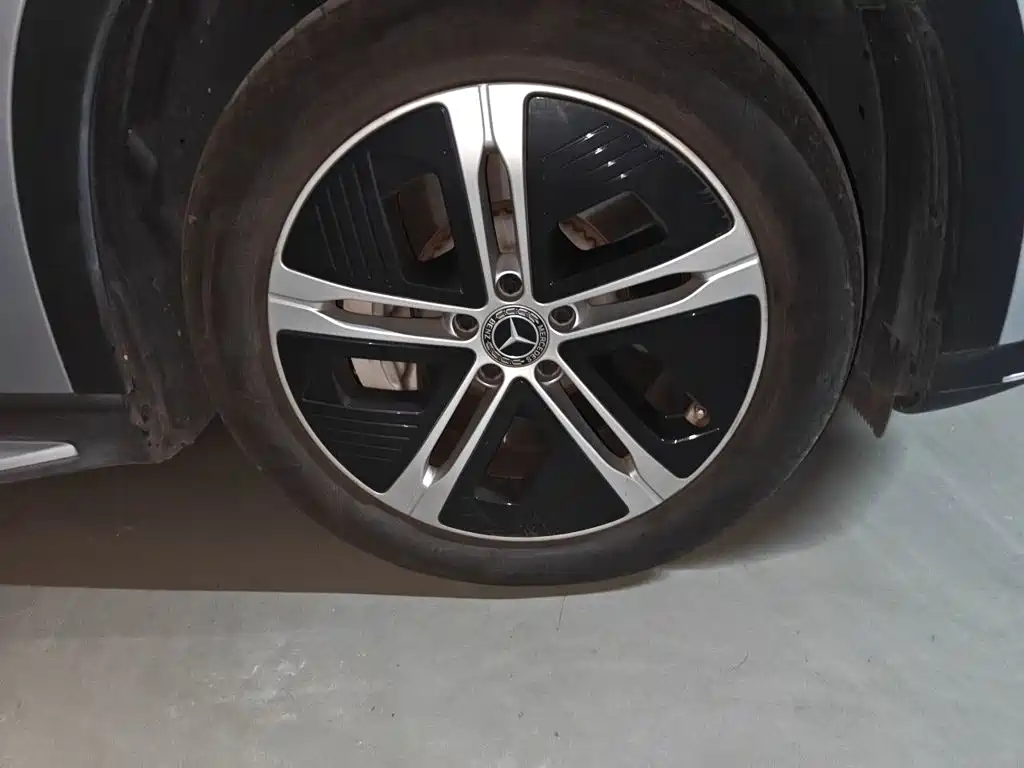 Mercedes-Benz EQE SUV — миниатюра 8