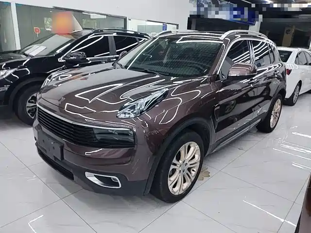 2018 Lynk & Co 01