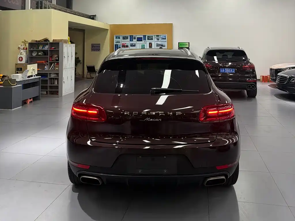 Porsche Macan — миниатюра 3