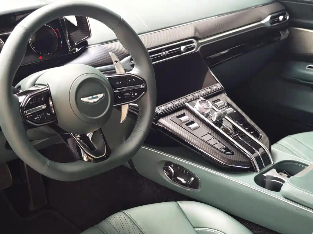 Aston Martin V8 Vantage — миниатюра 15