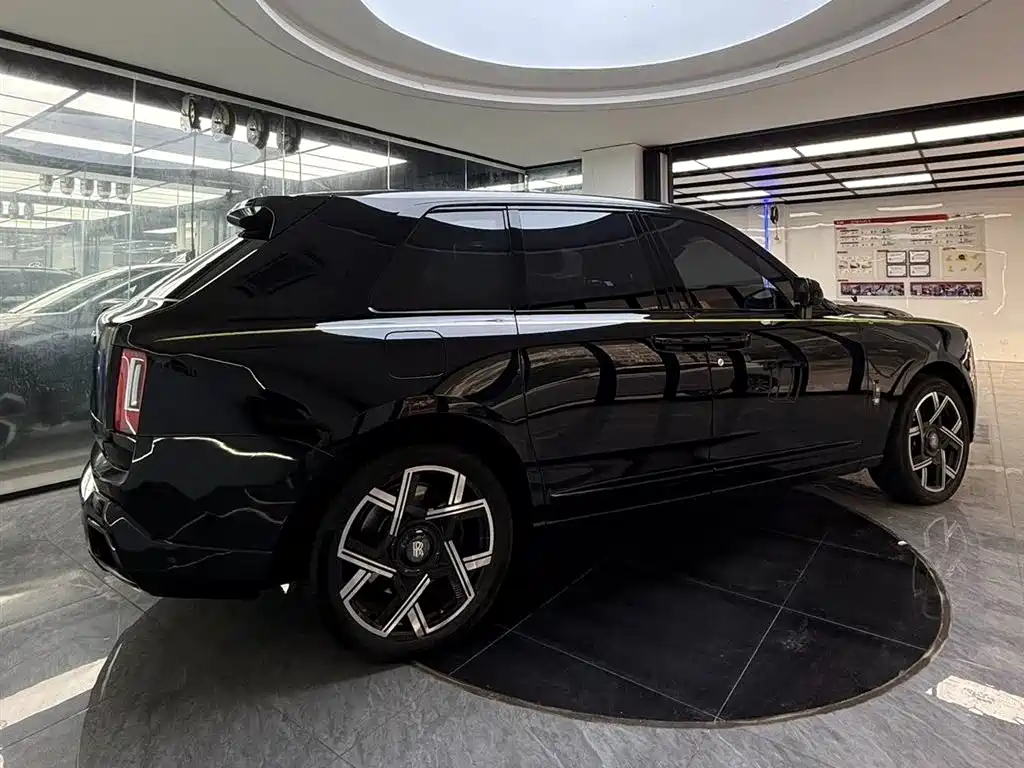 Rolls-Royce Cullinan 2018 мест
