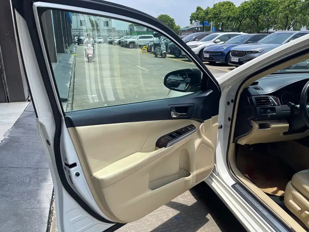 Toyota Camry — миниатюра 7