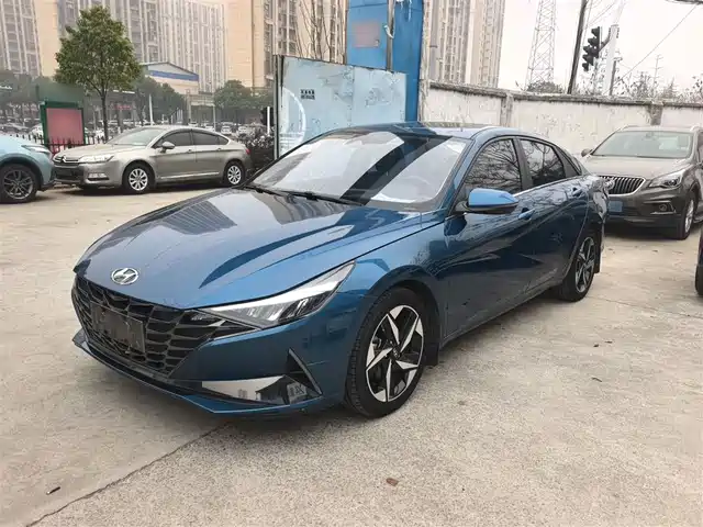 HYUNDAI ELANTRA