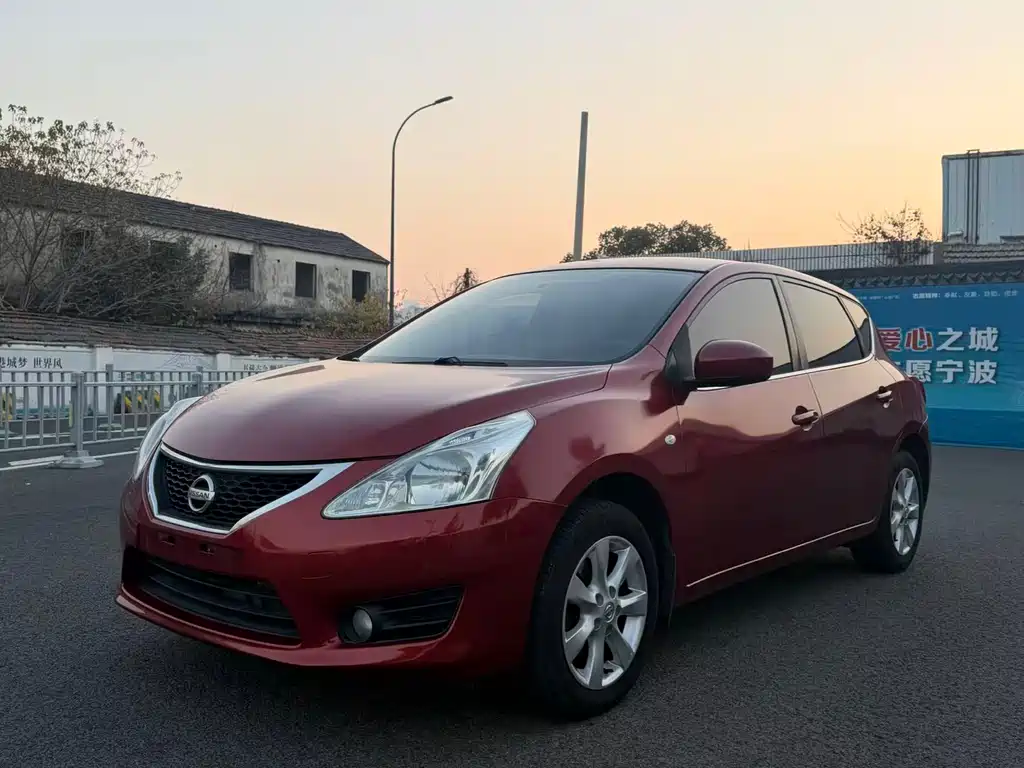 Nissan Tiida 2012